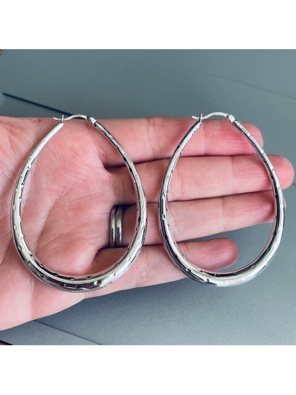 Annika Witt Textured Large Oval Hoop Hammered Sterling Silver Earrings A… - Picture 4 of 8